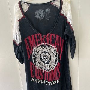 Affliction lace sleeves with rushing.